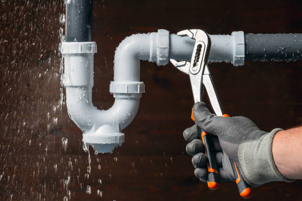 Professional Gas Line Repair technician working in Versailles, IL